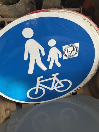 Palleramme med skilte