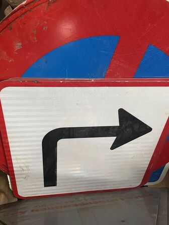 Palleramme med skilte