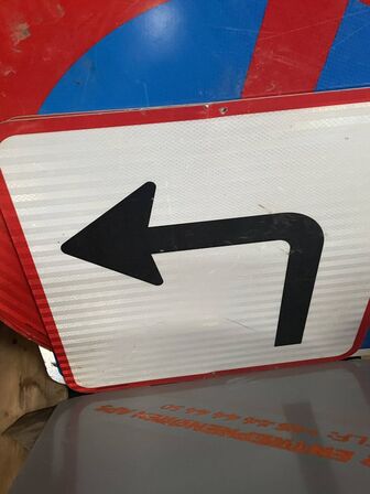 Palleramme med skilte