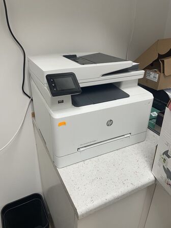 HP printer med kopipapir