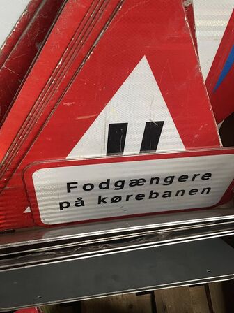 Palleramme med skilte