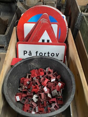 Palleramme med skilte