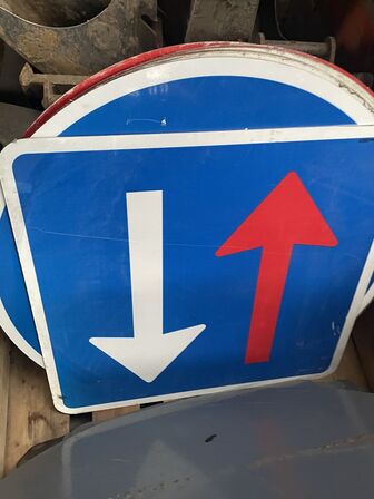 Palleramme med skilte