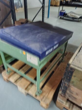 Metalbord med ruller