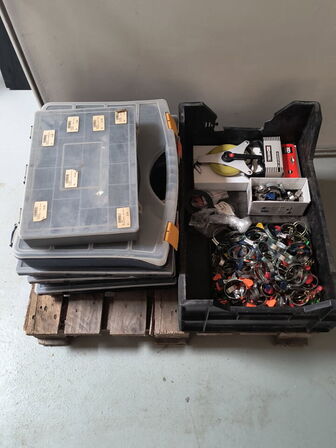 Pakninger, spændbånd mv.