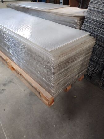 Parti transperante plader, brugte.