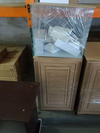 To akvarier med bord og pumpe (str. Lille)