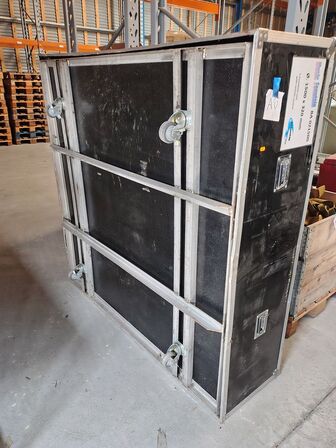 Stor transportkasse på hjul