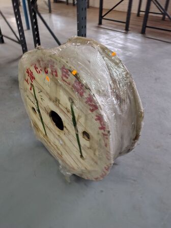 Stor tromle med kobberrør. Mange kg.