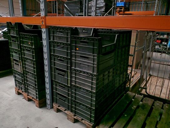 Stort parti plastkasser