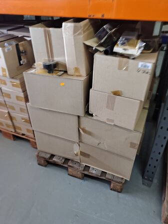 Stort parti tilbehør