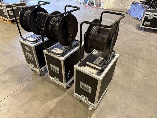 Palle med kabeltromler i flightcases