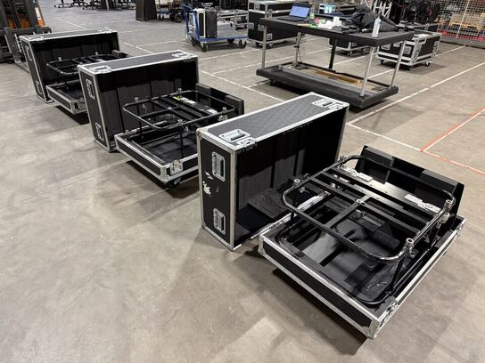 Flightcases Apmtown med flyverammer til projektorer
