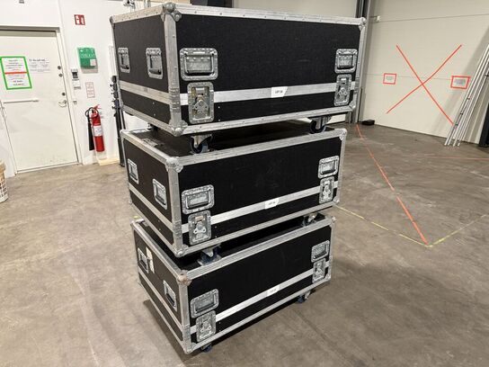 Flightcases Apmtown med flyverammer til projektorer