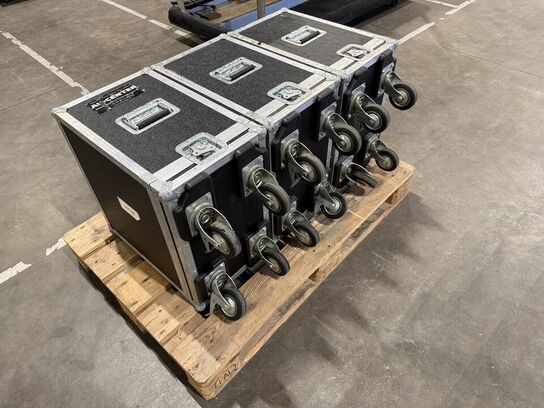 Palle med kabeltromler i flightcases