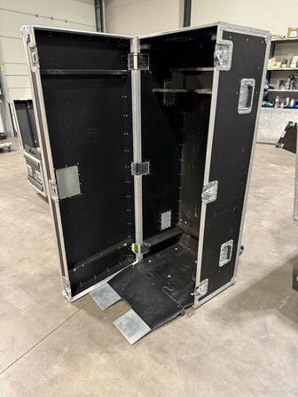 2 paller med 4 Flightcases med ramper