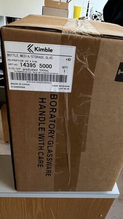 Div. Laboratorie udstyr, 2 stk. Glas flaske