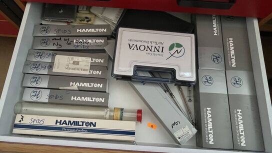  Indhold 5 Skuffer -  bl.a. Hamilton-sprøjter