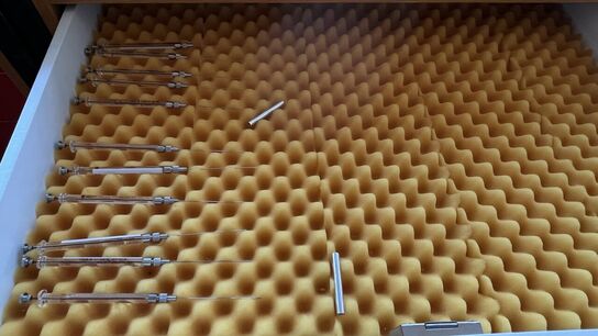  Indhold 5 Skuffer -  bl.a. Hamilton-sprøjter