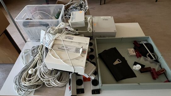 Blandet laboratorieudstyr og tekniske komponenter