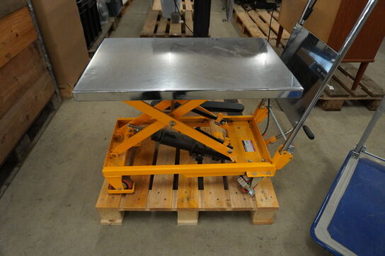 Løftevogn, samt 2 stk. fladvogne