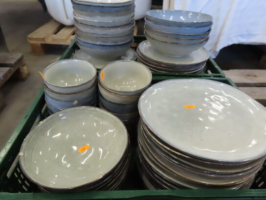 Tallerkener, dybe tallerkener, skåle ca. 85 dele