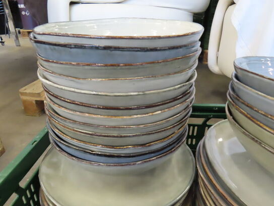 Tallerkener, dybe tallerkener, skåle ca. 85 dele