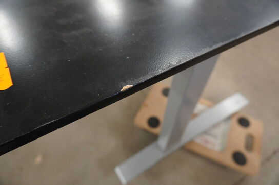 El. Hæve-/sænkeskrivebord HOLMRIIS B8