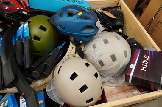 Diverse cykeldele og -udstyr