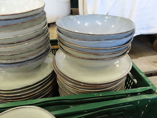 Tallerkener, dybe tallerkener, skåle ca. 85 dele