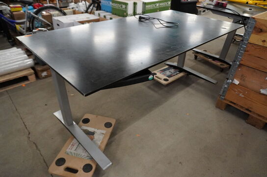 El. Hæve-/sænkeskrivebord HOLMRIIS B8