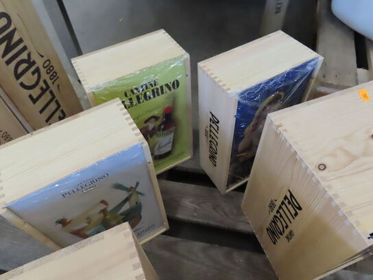 6 stk. vinkasser med metallåg, med dekoration