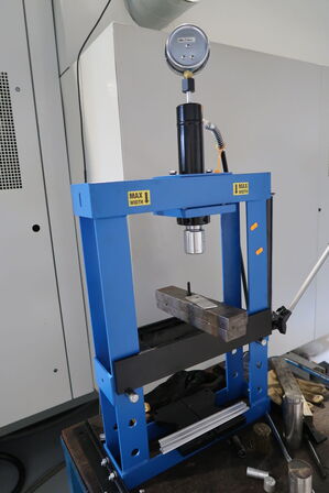 Hydrauliskpresse BILTEMA 15-997