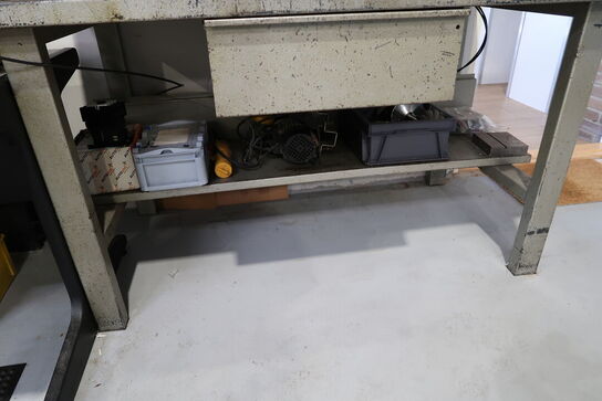 Arbejdsbord med indhold