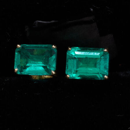 Smarargd emerald cut ørestikker med 14 kt guld