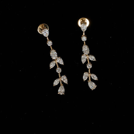 Ørestikker af 14 kt guld med 4,26 carat lab - grown diamanter