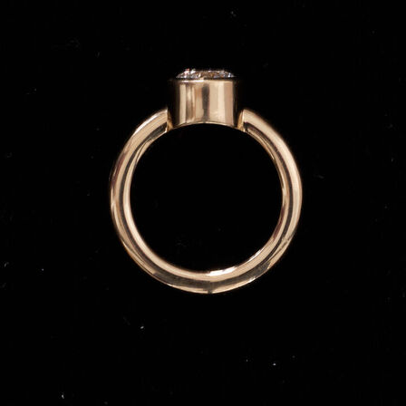 Solitairering af 14 kt guld med 2,10 ct, lab - grown diamant