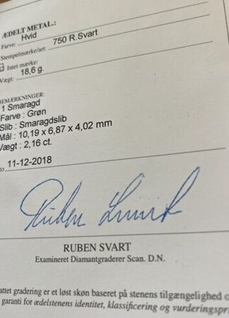 Smarargd - diamant ring i 18 kt guld vægt 18,6 gram