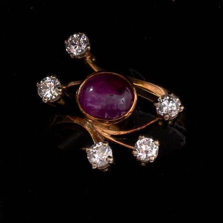 Rubinring i 14 kt guld med diamanter