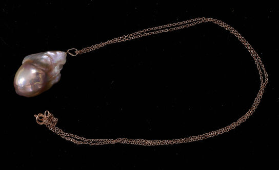 Halskæde af 14 kt rosaguld med lyserød Barok ferskvandperle