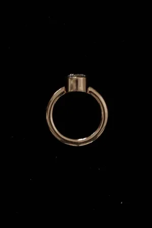 Solitairering af 14 kt guld med 2,10 ct, lab - grown diamant