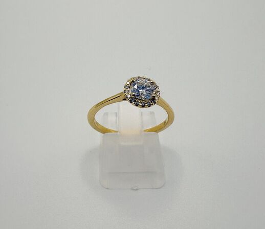 Ring af 14 kt guld, med brillantslebne laboratorieskabte diamanter