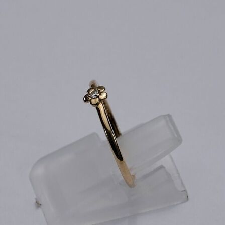 Blomst guldring i 14 kt guld med lab - grown diamant