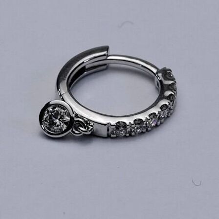 Par øreringe med laboratorieskabte diamanter, af 14 kt hvidguld