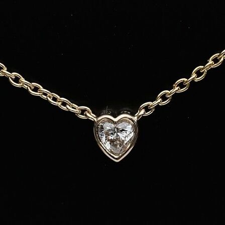 Halskæde af 14 kt. guld med brillantslebene laboratorieskabte diamant på samlet ca. 0.10 ct