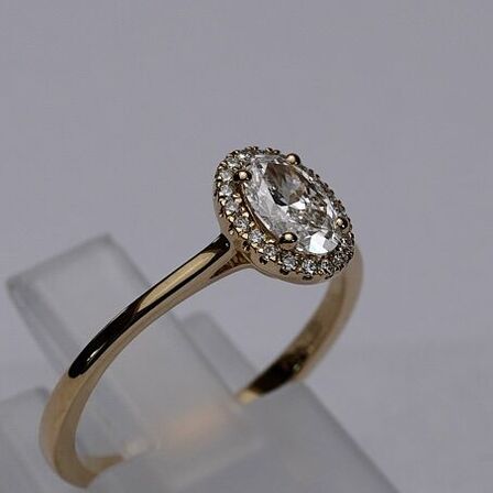 Ring af 14 kt guld, med brillantslebene laboratorieskabte diamanter, samlet ca.0.59.