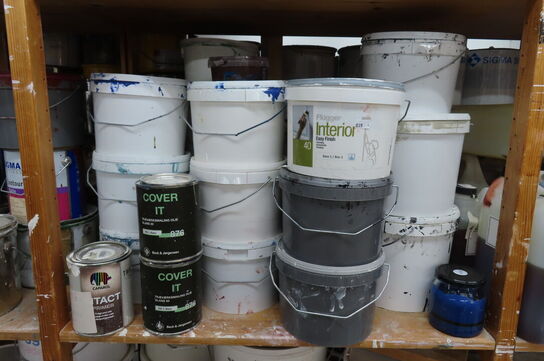 1 fag af diverse maling mv.