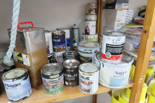 1 fag af diverse maling mv.