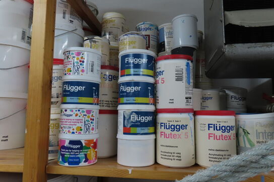 1 fag af diverse maling mv.