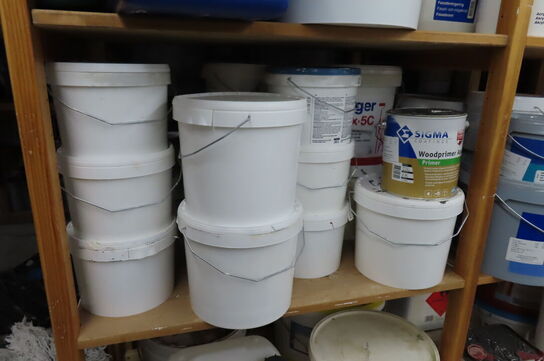 1 fag af diverse maling, træbeskyttelse mv.